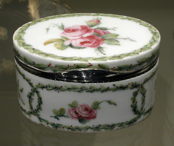 Snuffbox by Sèvres Manufactory, The Metropolitan Museum of Art