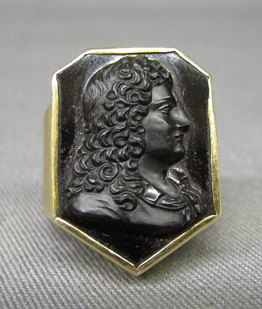 Bust of a man in a wig, possibly a writer