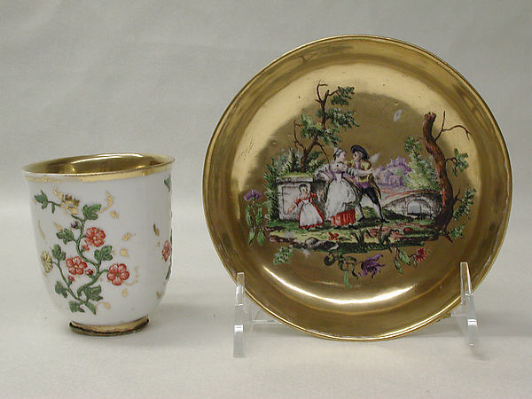Saucer (part of a service)