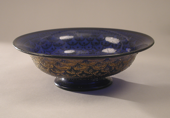 Bowl decorated with a fish-scale pattern