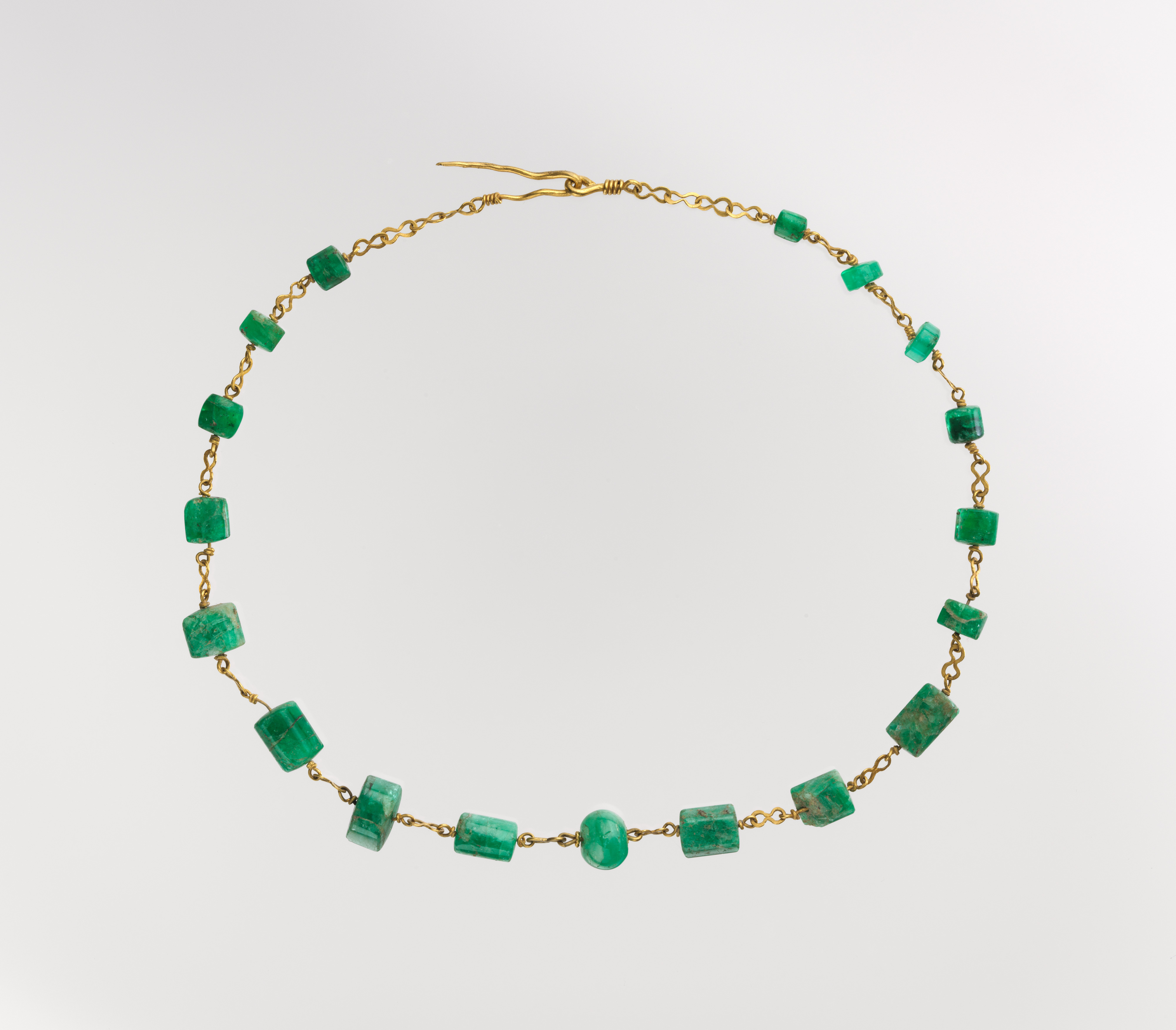 Gold and emerald necklace | Roman 