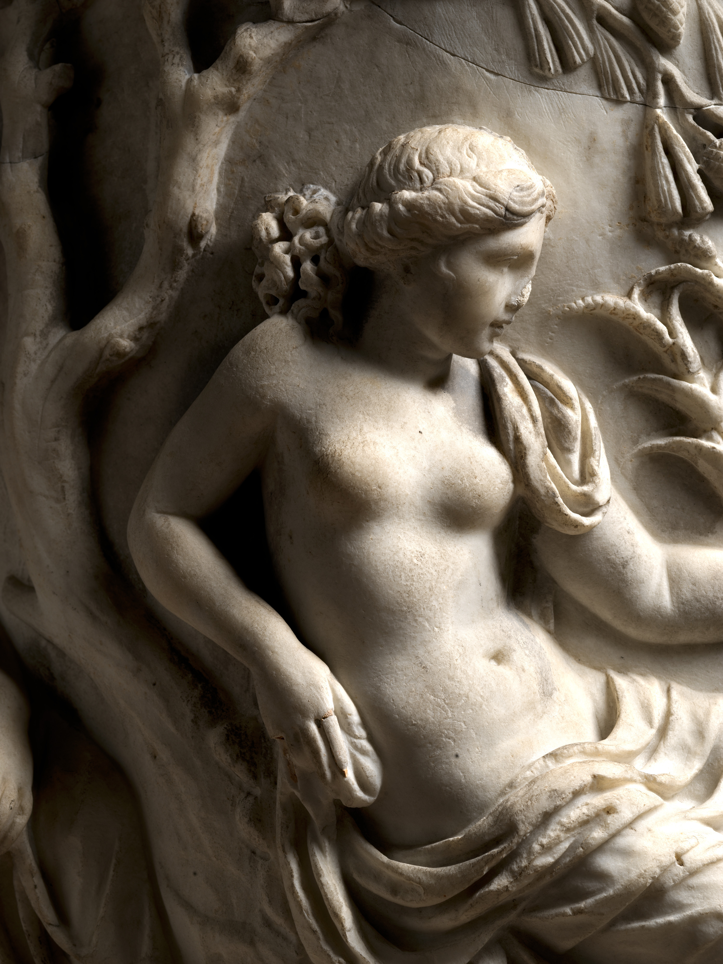 Puteal (wellhead) with Narcissus and Echo, and Hylas and the