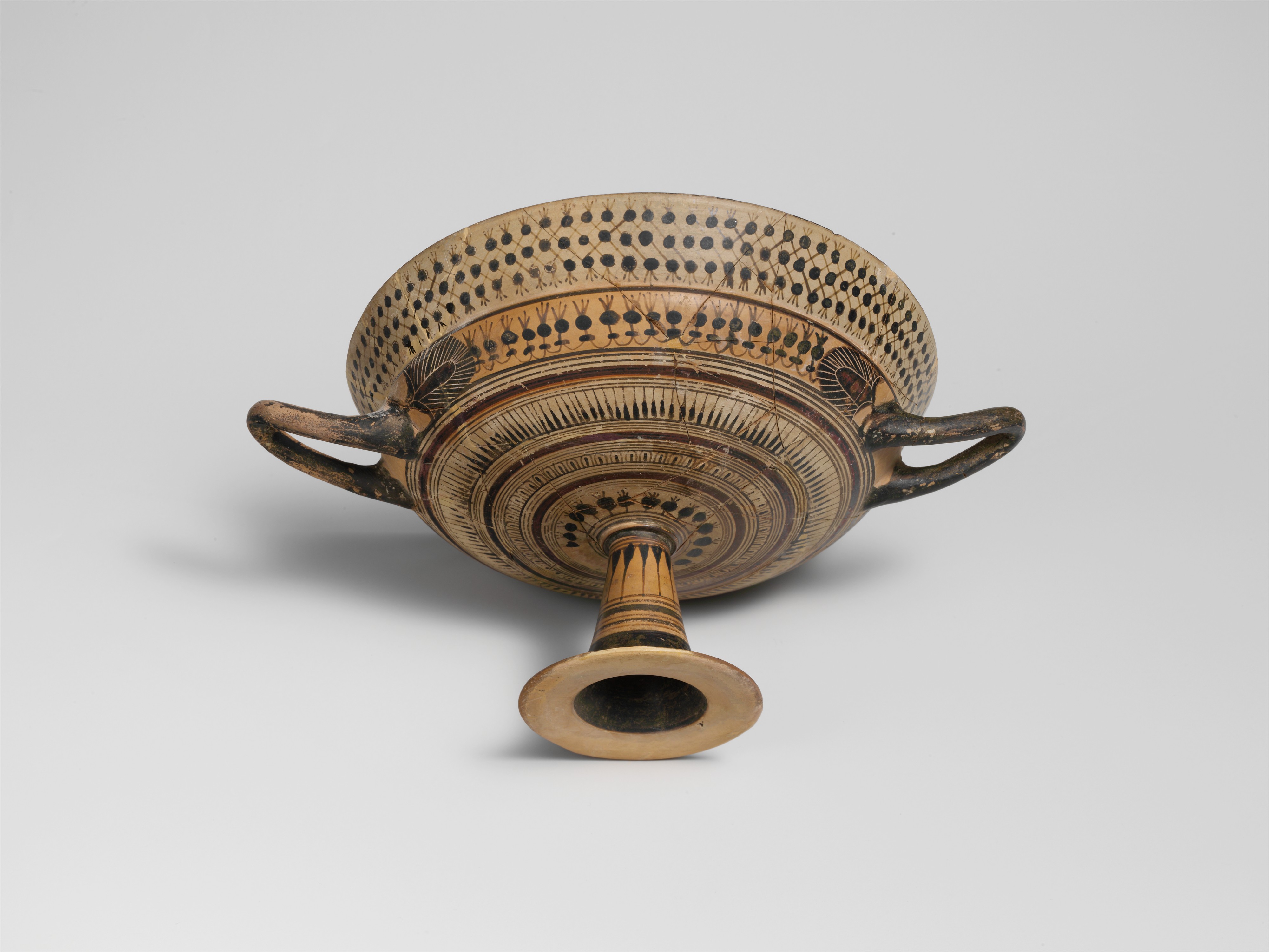 Terracotta kylix (drinking cup) - Greek, Laconian - Archaic - The