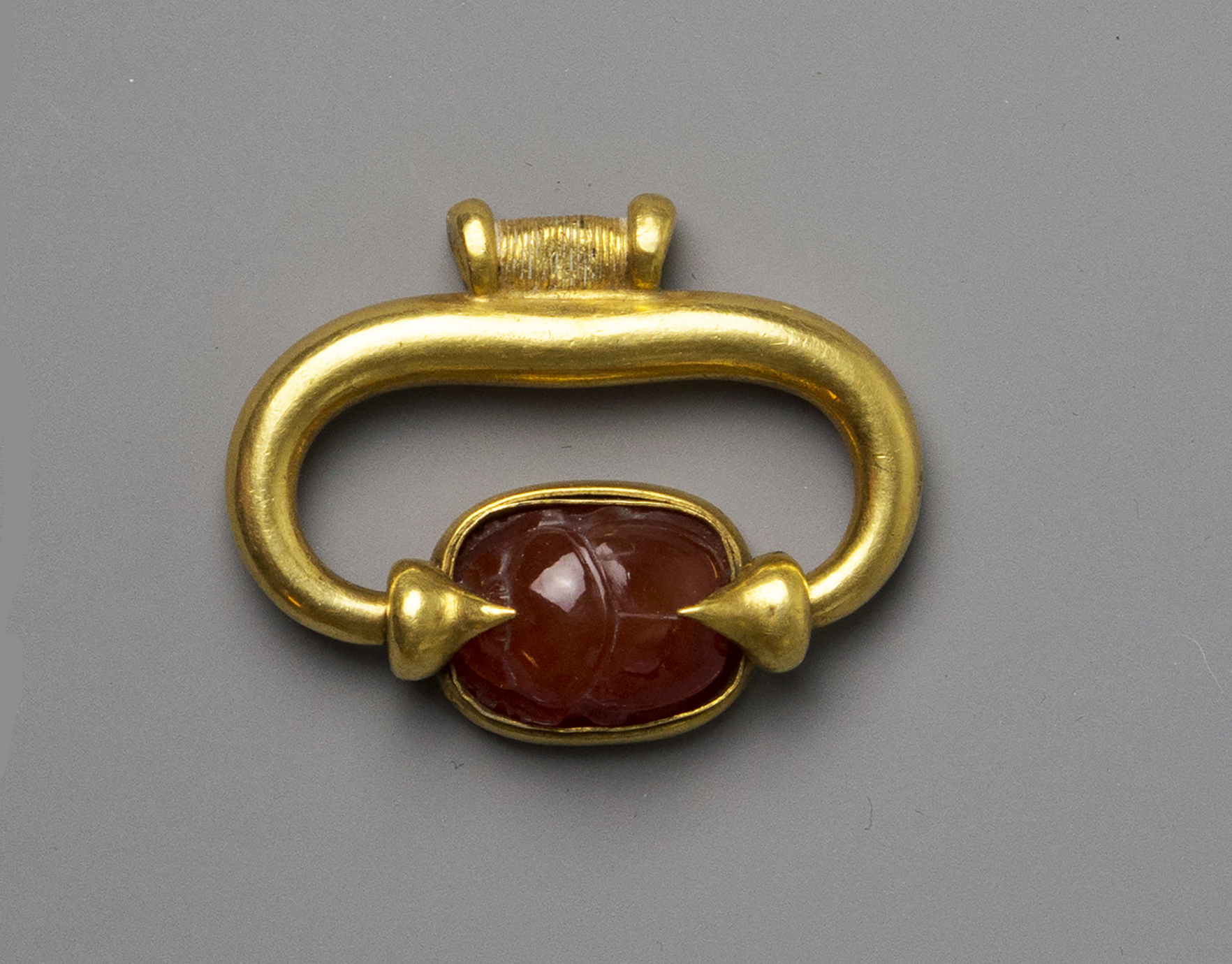 Gold pendant ring with carnelian scaraboid | Cypriot | Classical | The ...
