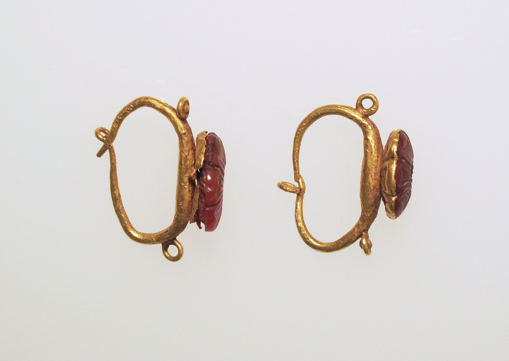 Earring with carnelian rosettes | Roman | The Metropolitan Museum of Art