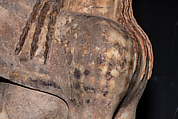 Original: Scale-shaped feathers on the chest. Image Vinzenz Brinkmann Reconstruction of a marble finial in the form of a sphinx, Vinzenz Brinkmann, Cast from polymethyl metacrylate, natural pigments in egg tempera, gold foil, and copper