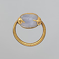 Gold ring with chalcedony scaraboid, Gold, chalcedony, Cypriot
