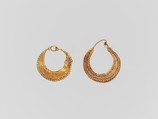 Gold crescent-shaped earring, Gold, Cypriot