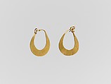Gold crescent-shaped earring, Gold, Cypriot