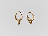 Gold earring with clustered sphere, Gold, Cypriot