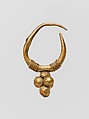 Gold earring with clustered sphere, Gold, Roman