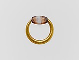 Gold swivel ring with agate scaraboid, Gold, agate, Cypriot or Phoenician