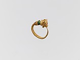 Gold earring with two bulls' heads and glass bead, Gold, Greek