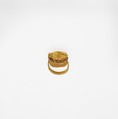 Gold box ring surmounted by a scarab, gold, Greek