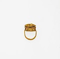 Gold box ring surmounted by a scarab, gold, Greek