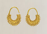 Gold crescent-shaped earring, Gold, Greek, Cypriot
