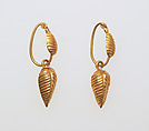 Earring with pendant, Gold