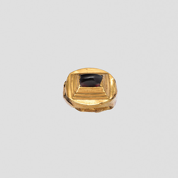 Gold and garnet ring