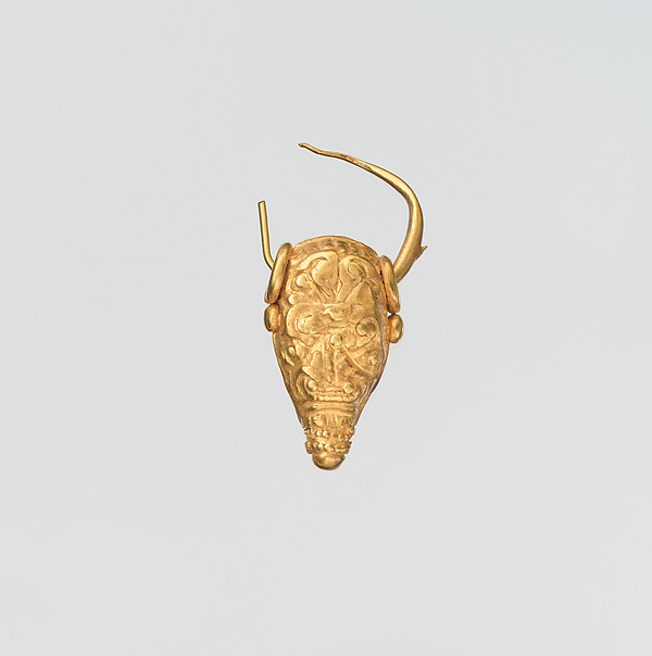 Gold earring with head of a bull