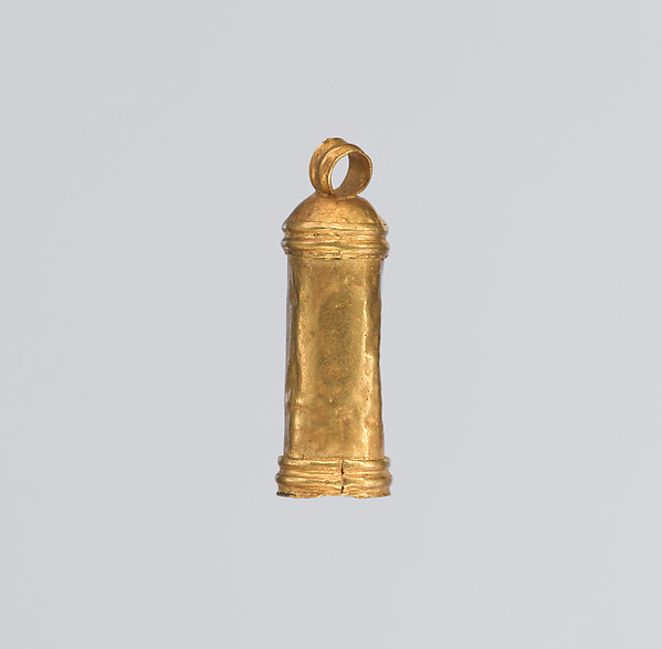 Gold amulet case