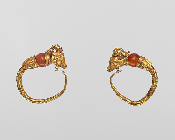 Gold earring with head of a goat by an unrecorded maker, The Metropolitan Museum of Art
