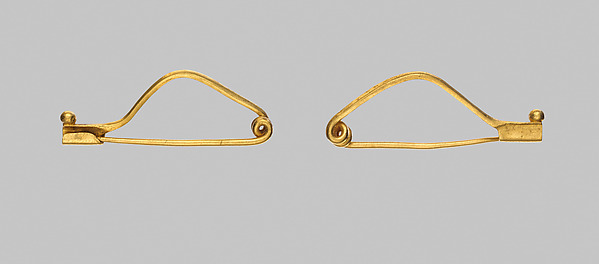 Two gold fibulae (safety pins)
