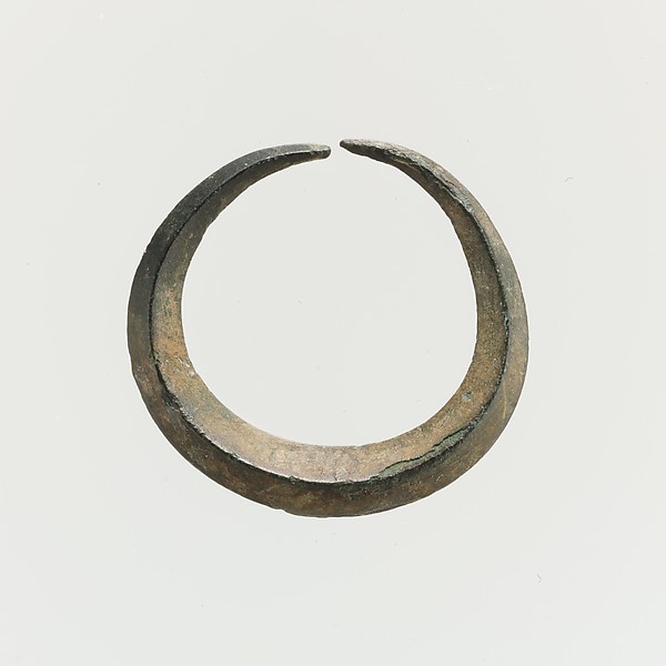 Bronze annular earring