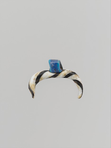 Glass pendant in the form of crescent horns by an unrecorded maker, The Metropolitan Museum of Art