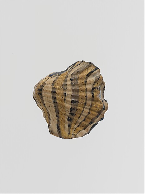 Glass mosaic ornament in the form of a shell
