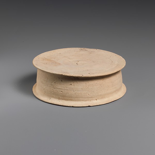 Terracotta statuette base, 3rd century BCE