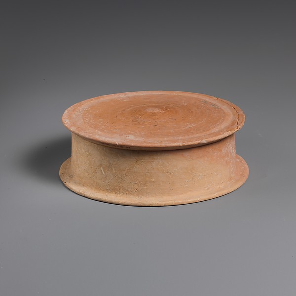 Terracotta statuette base, 3rd century BCE