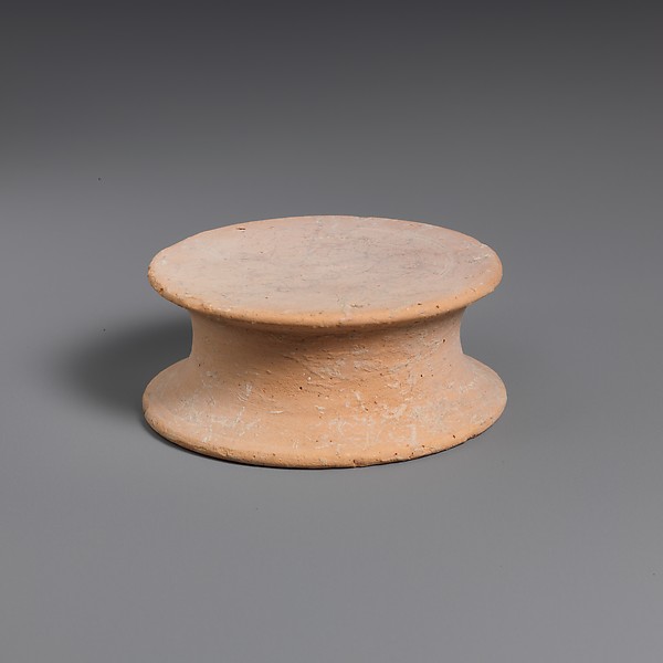 Terracotta statuette base, 3rd century BCE