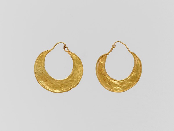 Gold crescent-shaped earring