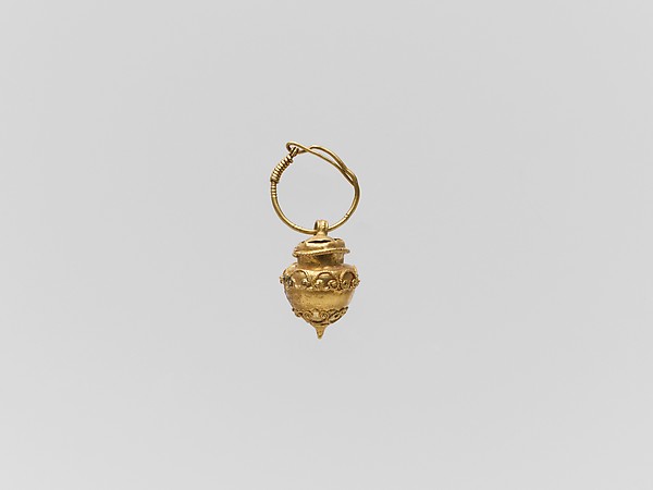 Gold vase-shaped pendant