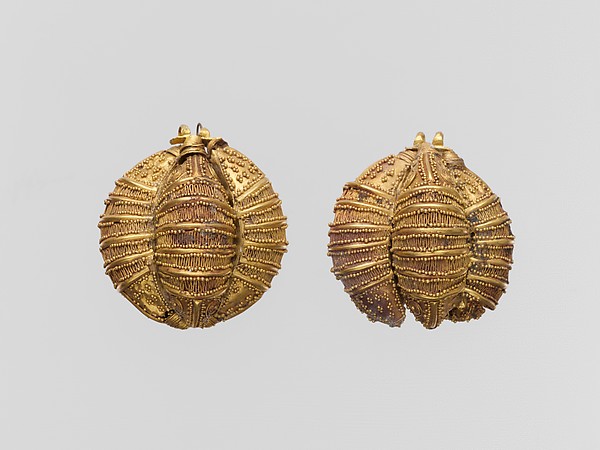 Pair of gold ornaments comprised of three leech-shaped elements