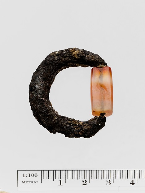 Silver swivel ring with agate half-barrel by an unrecorded maker, The Metropolitan Museum of Art