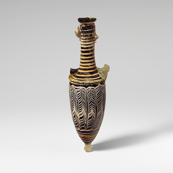 Glass amphoriskos (perfume bottle)
