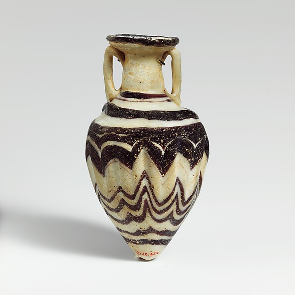 Glass amphoriskos (perfume bottle)