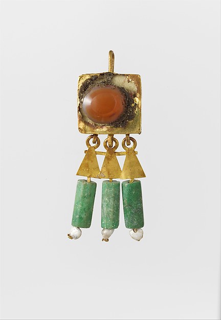 Earring-hook type, with pendants and agate setting by an unrecorded maker, The Metropolitan Museum of Art