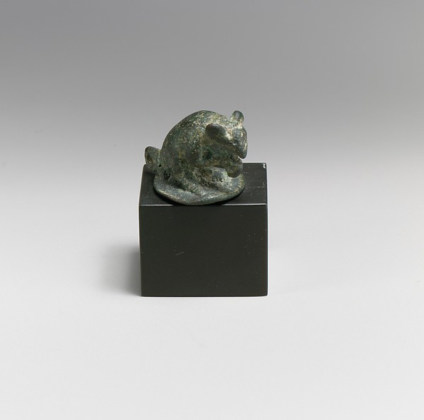Bronze statuette of a mouse