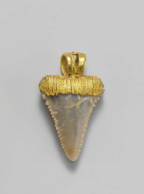 Tooth pendant set in gold by an unrecorded maker, The Metropolitan Museum of Art