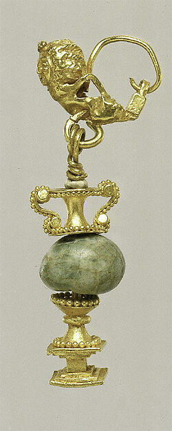 Gold and beryl earring