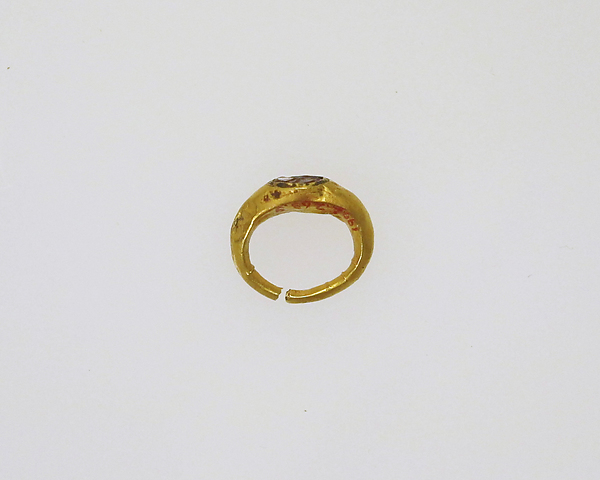 Ring with intaglio of schematic figure by an unrecorded maker, The Metropolitan Museum of Art