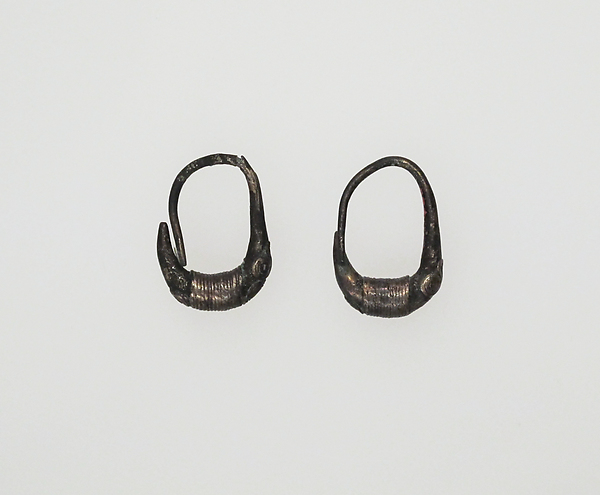 Earring, boat-shaped