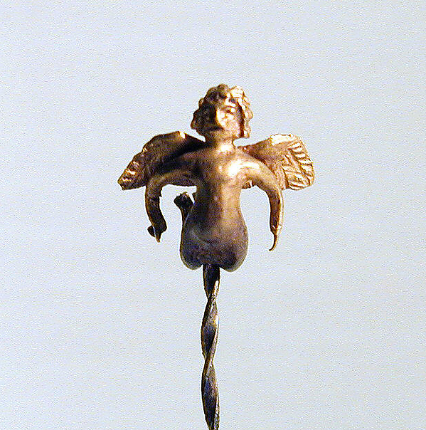 Gold earring in the form of a winged figure by an unrecorded maker, The Metropolitan Museum of Art