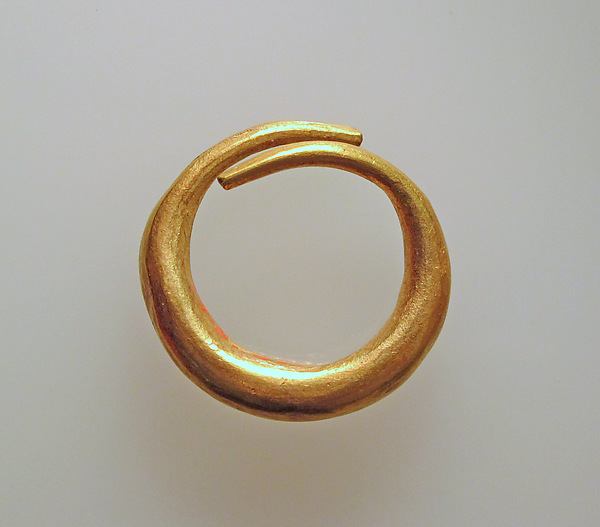 Earring of simple form