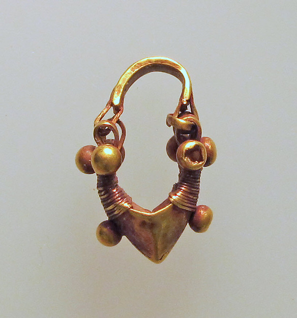 Earring, boat-shaped