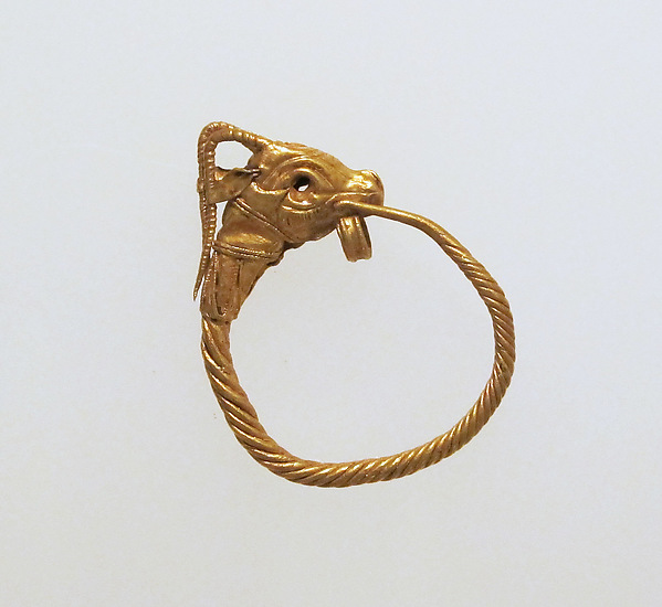 Gold earring with head of a goat by an unrecorded maker, The Metropolitan Museum of Art