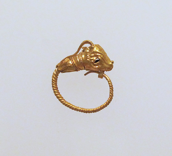 Gold earring with head of a goat by an unrecorded maker, The Metropolitan Museum of Art