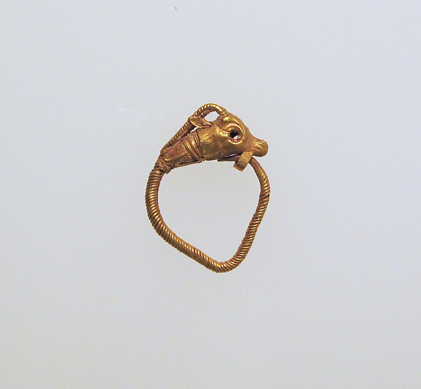 Gold earring with head of a goat by an unrecorded maker, The Metropolitan Museum of Art